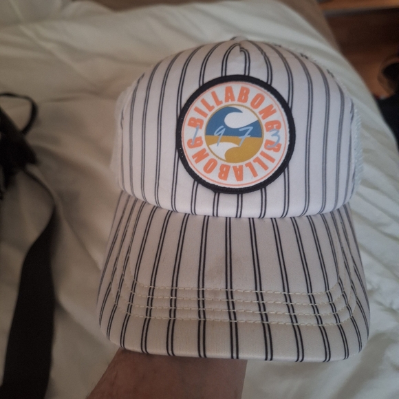 Billabong White and Black Striped Hat with Colorful Logo - Picture 2 of 5